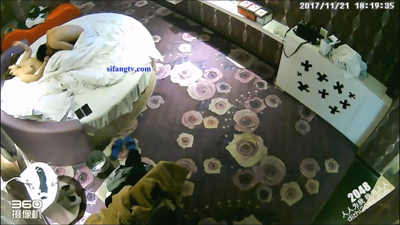 11-21经典酒店偷拍 蜜桃臀美女后入深插鲍鱼,啪啪作响