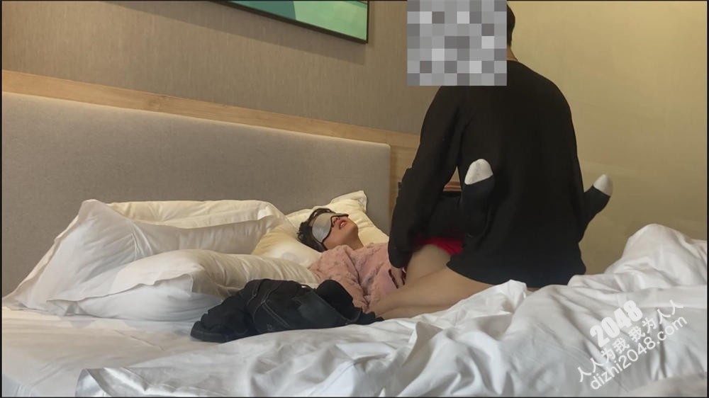 约炮熟女护士平时很忙难得约出来放纵一次床上放得很开很舒服