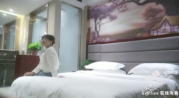 [国产偷拍]ONE-0204 娇小玲珑小姐姐脱了衣服胸前有料 抱起来插得花枝乱颤