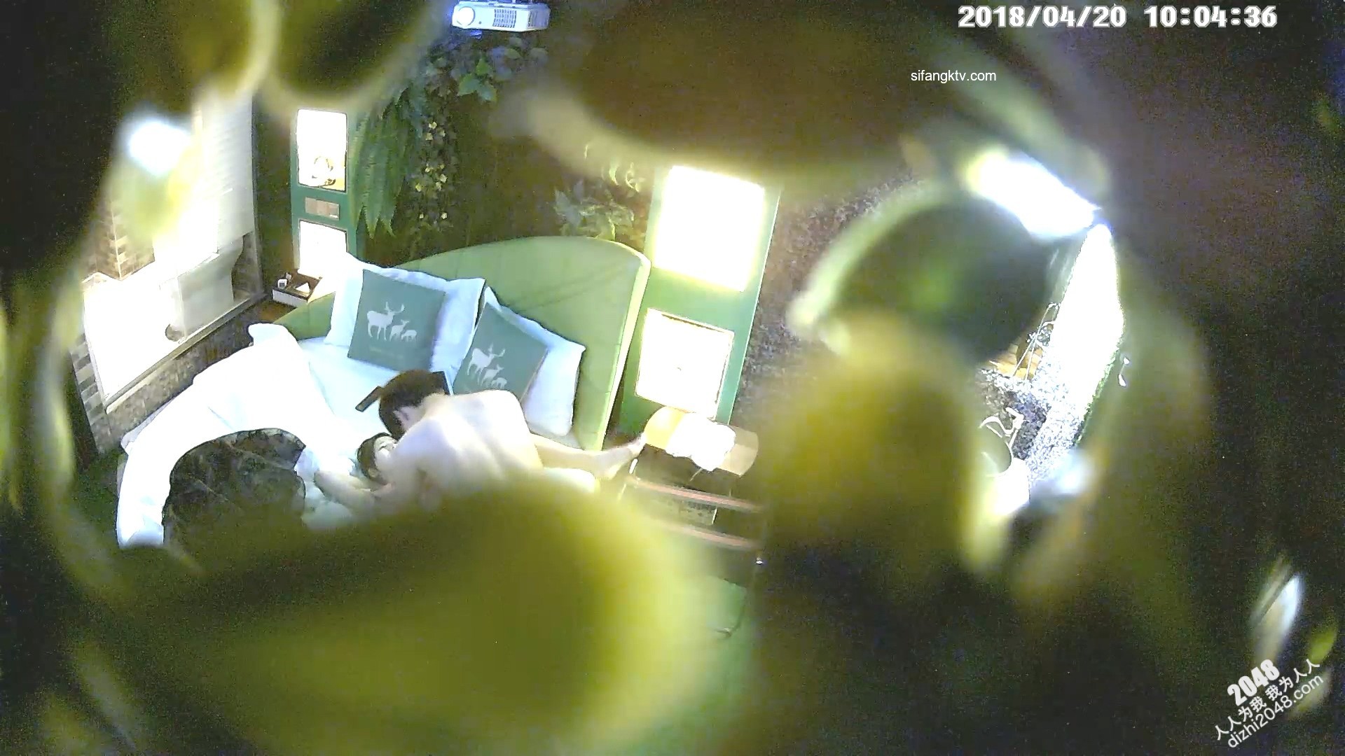 4-20经典酒店偷拍 清纯可爱学生妹被男友无情暴操，腿张开随时可操