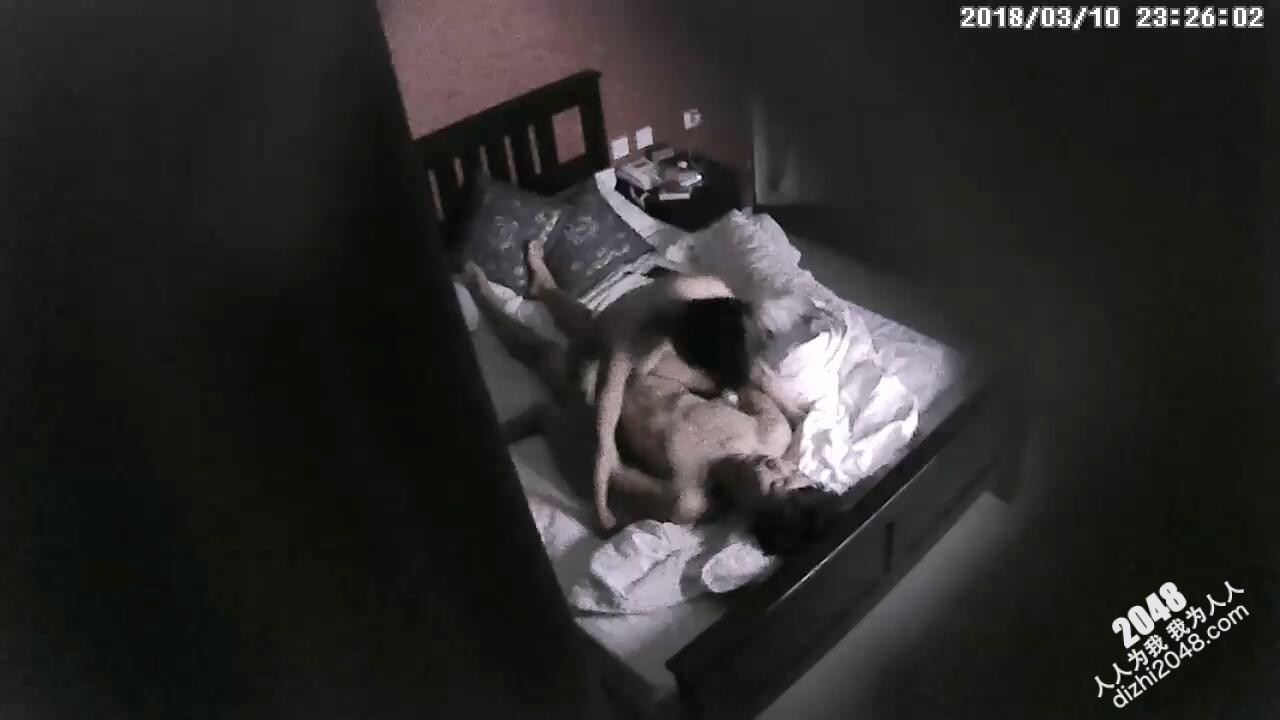 3-9经典酒店偷拍 戴眼镜的闷骚妹子被男友操完精子射一脸
