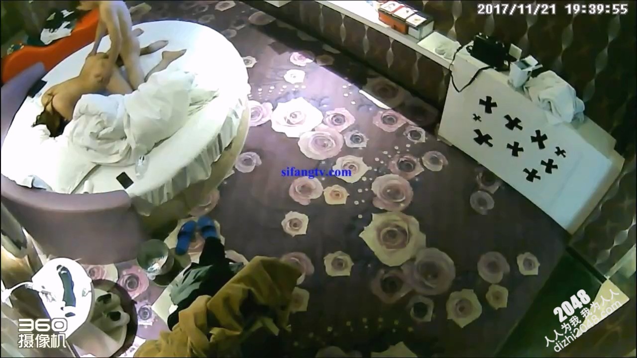 11-21经典酒店偷拍 蜜桃臀美女后入深插鲍鱼,啪啪作响