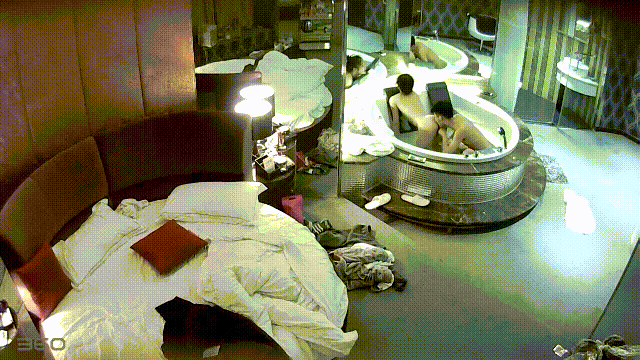 贵在真实,主题酒店全景偷拍,小情侣激情造爱,身材苗条小美女被各种啪啪,换上水手服增加性趣