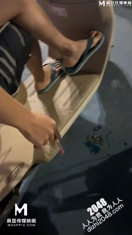 街边性❤福的饿了么外卖小哥被长腿御姐勾引送外卖到酒店结果被拿下借肉棒一用被内射真是舒服极了