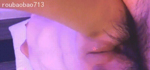 学生妹第一次被肛交屁眼都被插肿了