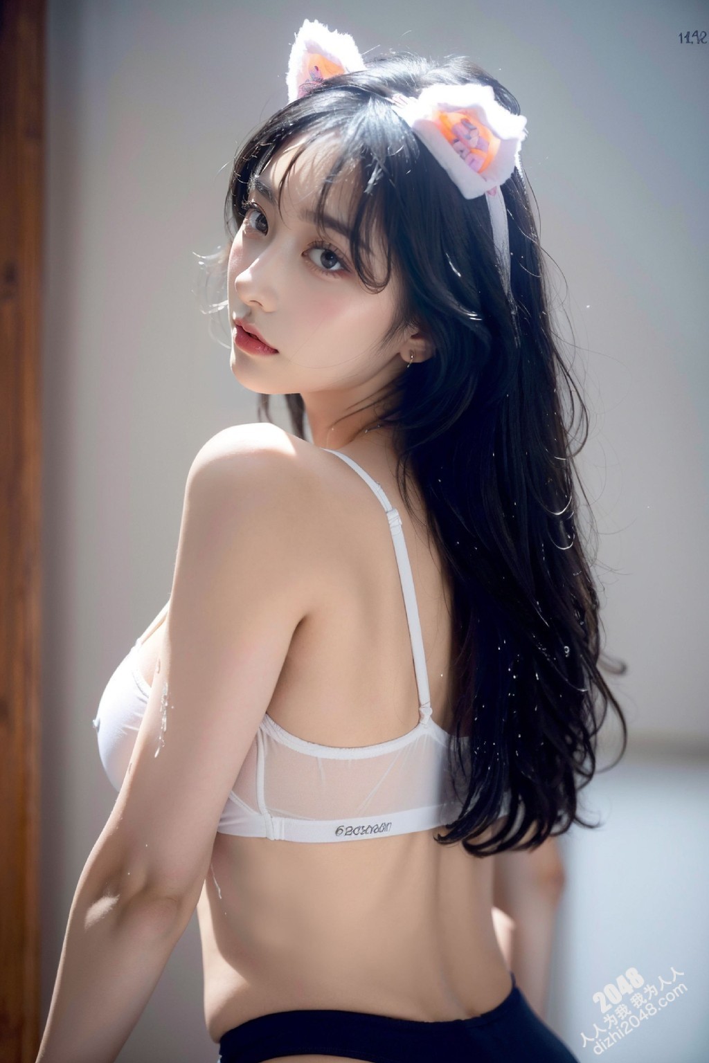 白皙肌肤与雪白内衣的诱惑：一个女孩的秘密写真(45)