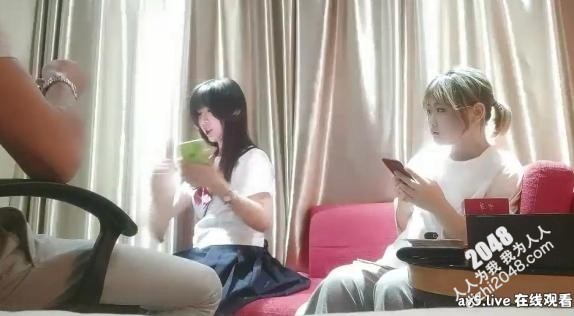 [国产偷拍]ONE-260 来两萝莉嫩妹留下一个 一线天肥逼张开双腿特写