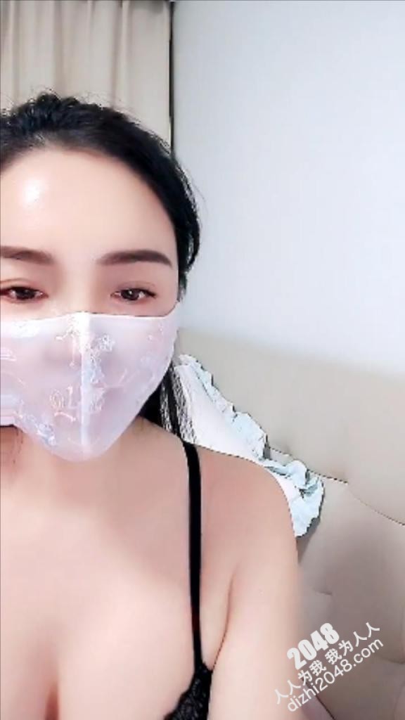 【柠曦】欲求不满饥渴少妇黑丝肉丝腿，鸡巴操嘴骑乘后入，掰逼超清特写里面的粉嫩肉芽，对着奶子和黑丝腿射精