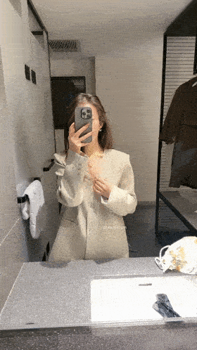 这个小少妇真不错，【明天开我吓死了】，纯天然的c罩杯美乳，风情万种眉眼间诱惑