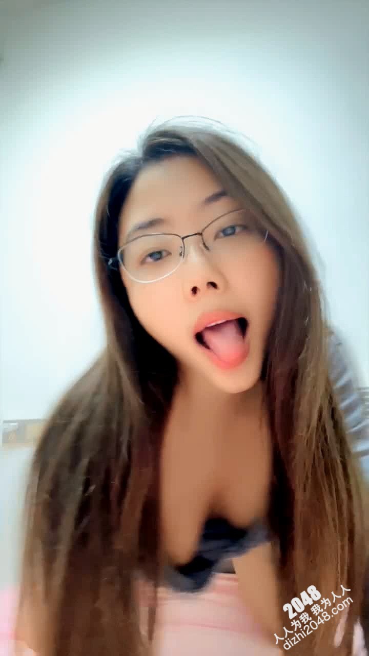 人妻少妇小月月老公不在家跟狼友发骚,全程露脸淫声荡语互动撩骚,跳蛋塞逼里揉着骚奶子浪叫呻吟精彩别错过