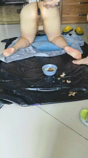 ⚫️⚫️重度调教，职业养狗人，SM大神圈养大学贱母狗【二月】无下限重口开发实录，各种花样不忍直视