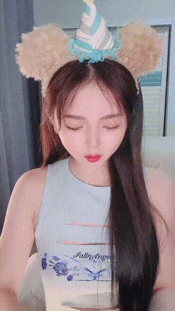 【優片】最新流出，绝美校花，能歌会跳，美女【小懒猫】下海福利，骚舞超燃尺度道具自慰喷水，撸管神片