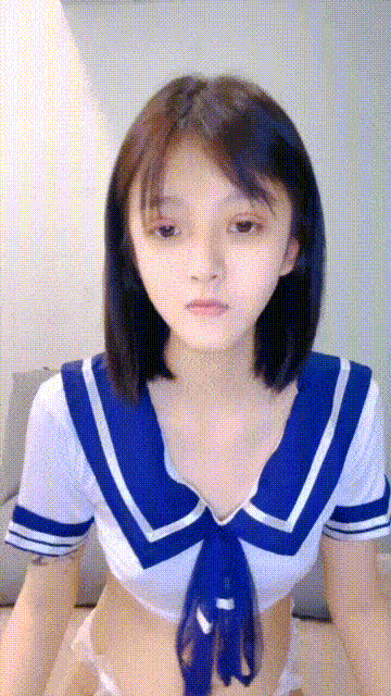 【優片】校花女神惨遭蹂躏，全程露脸激情3p伺候两大哥，口交大鸡巴揉奶玩逼，让大哥无套爆草小骚穴，浪叫不止真刺激