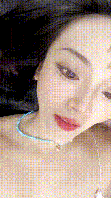 【優片】淫水多多的饥渴美少妇，全程露脸给狼友揉奶看逼发骚诱惑伺候大哥激情啪啪，口交足交主动求草表情好骚真刺激