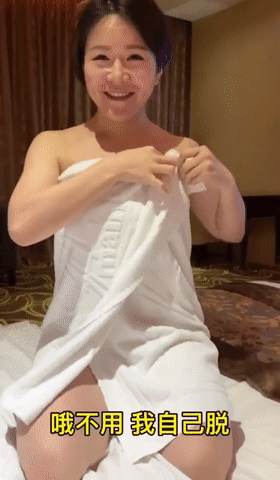 大神和台湾舅妈的偷情日记✅极品轻熟女,台湾嗲嗲音,这个熟女少妇技术是真的好,水也多,还是熟女香!