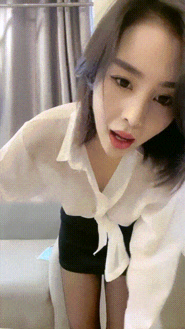 【優片】超级高颜值的气质豪乳女友和小鲜肉男友啪啪大秀口爆 白衣巨乳太诱人了