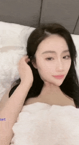 【優片】极品反差婊 抖音尤美呀 一对一私密视频流出，超高颜值，粉嫩的小逼逼，大奶子粉嫩如蜜桃，好像吃一口呀！