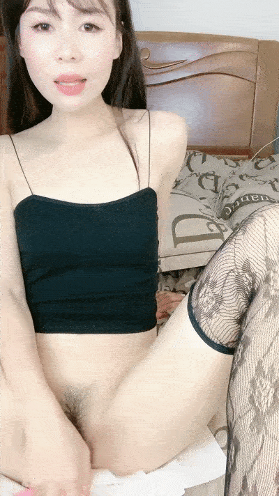 【優片】氣質美女初下海！白皙皮膚粉嫩美穴！假屌深插到底，雙指扣入手法熟練，讓人欲罷不能