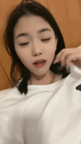 清纯天花板女神！尺度突破自我，【大美】，娇俏可人，芳龄23，平面模特，小美女身材真不错