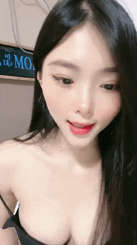 推荐，太赞了！【御姐宝贝儿】，花一样的少女，你的猫系女友已上线，白得发光，足交自慰真棒