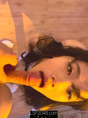 [MP4/1.8G]江蘇張姓反差眼鏡妹穿吊帶絲襪露臉吮吸肉棒女上位騎乘內射／蜜桃臀禦姐不愛飛的海燕與金主開房白日宣淫激烈抽插等 720p