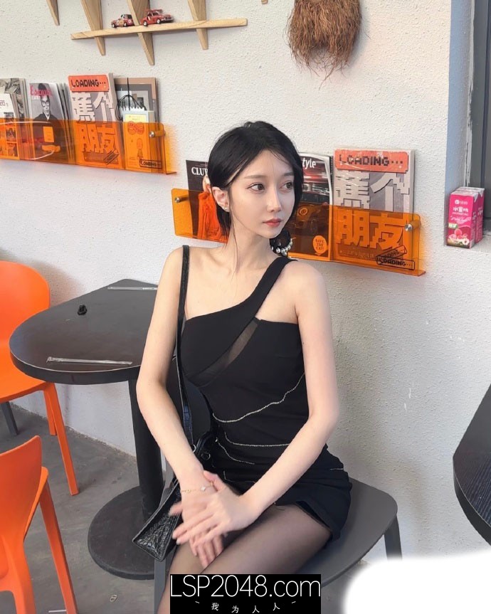 最新流鼻血流出！秀人网红人模特儿-玥儿玥【正宗小妖精 170cm高挑身材 大长腿 瘦瘦 但胸很大】