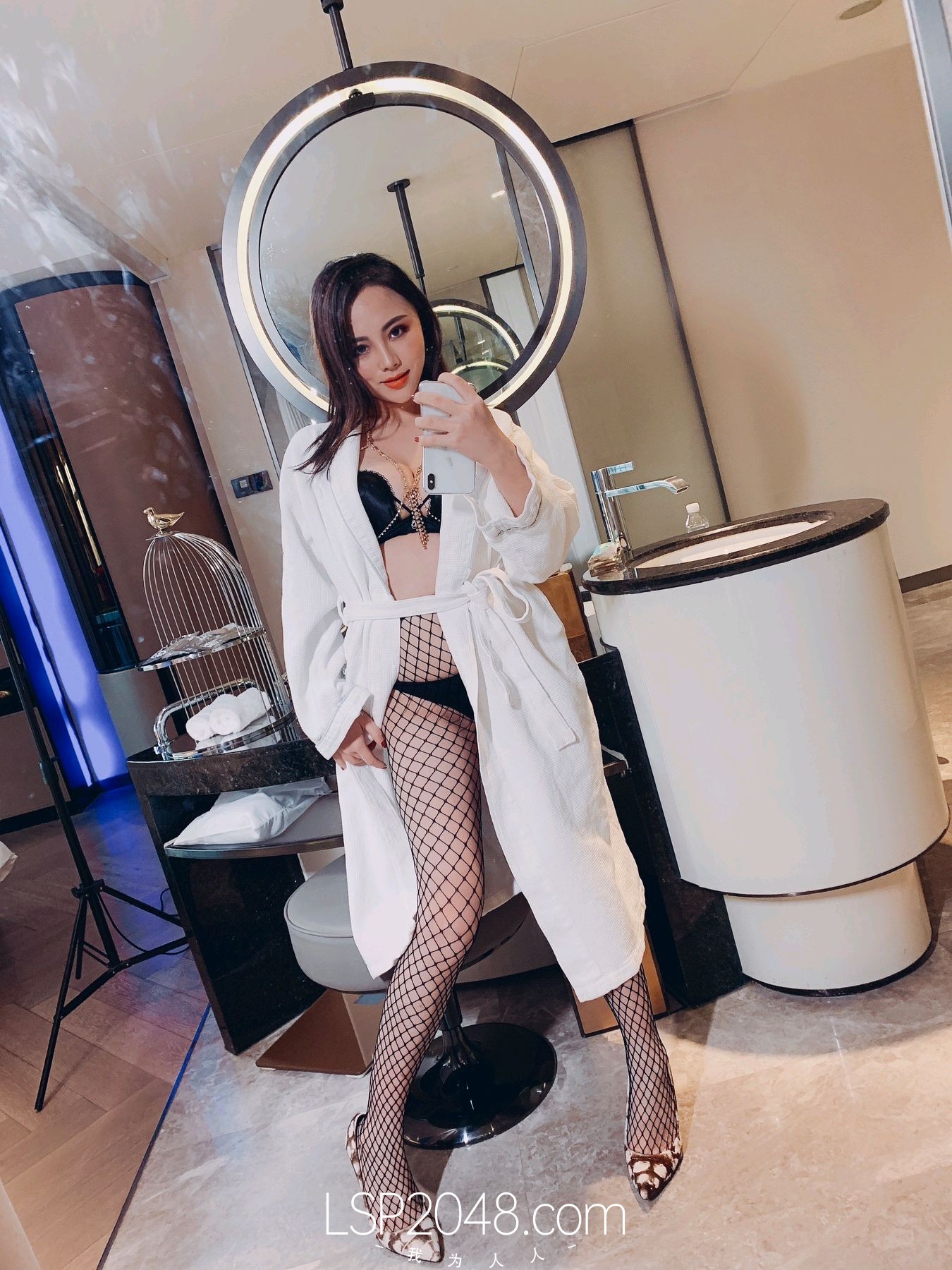 秀人網嫩模g奶性感女神瑞瑞誘惑福利視頻