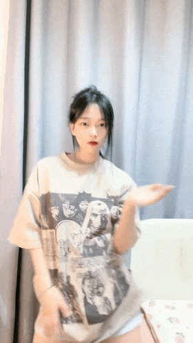 【葉羅麗精靈夢】，19歲師範大學生，粉嫩的小穴誰看了受得了，少女極品，噴血推薦