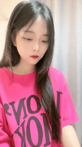 【葉羅麗精靈夢】，19歲師範大學生，粉嫩的小穴誰看了受得了，少女極品，噴血推薦