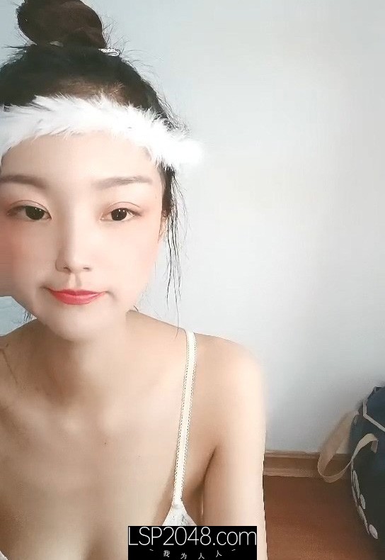 颜值不错的小可爱全程露脸大秀直播，各种情趣丝袜装扮诱惑，跳蛋塞逼里激情自慰跟狼友互动，av棒摩擦