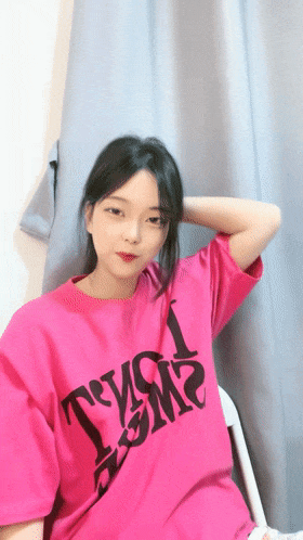 【葉羅麗精靈夢】，19歲師範大學生，粉嫩的小穴誰看了受得了，少女極品，噴血推薦