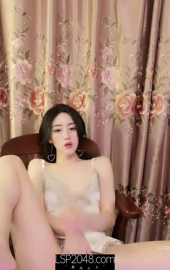 重磅 超美女神人间尤物【坠入人间的精灵】粉嫩白虎掰b特写，哥哥我想真的棒棒插我，你看我下面都流淫水 湿啦