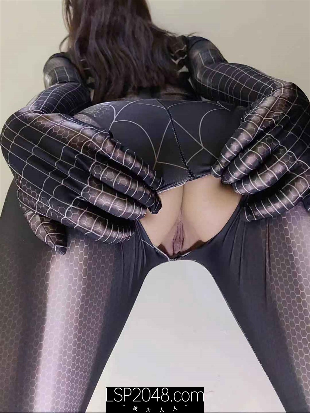 最近火爆豪乳美少女〖不见星空〗定制版性爱私拍流出 原版蜘蛛侠大战性感女蜘蛛侠 生活私拍58P首次流出 高清720P原版