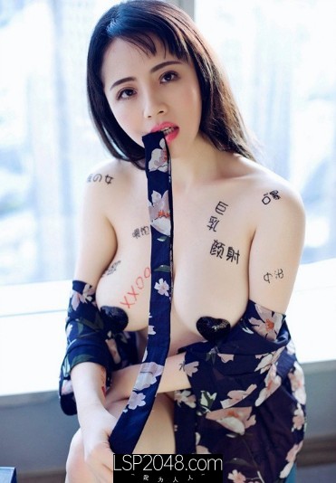最新购买秀人网人气模特【瑞瑞】最新付费福利大尺度三点全露写真视频