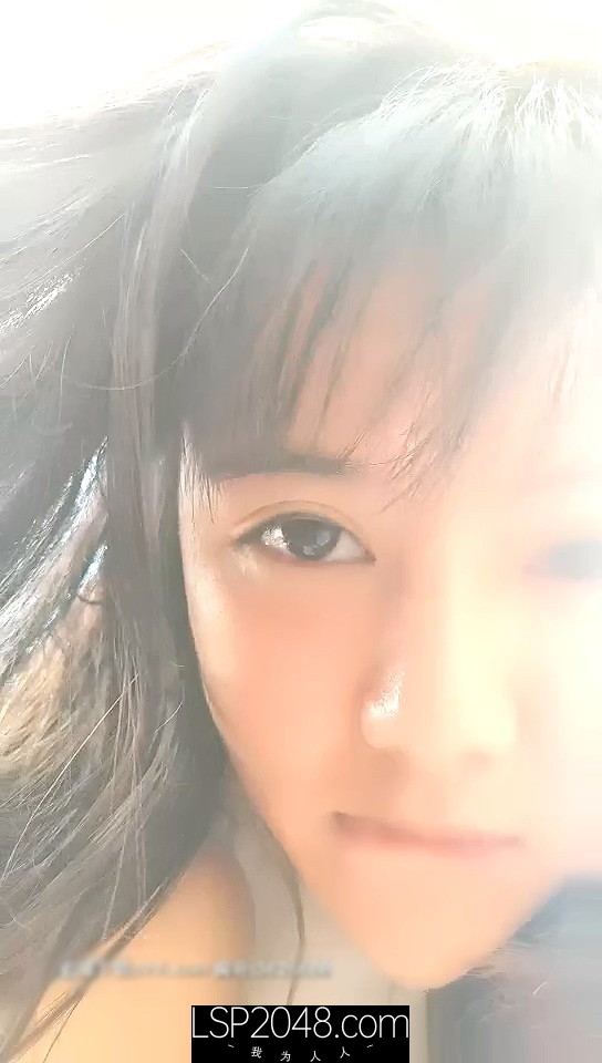 颜值学妹真空室外自慰，宽松大衬衣光着屁股跳弹塞逼里自慰，室内口交大哥的大鸡巴，被猛男爆草蹂躏浪叫不止