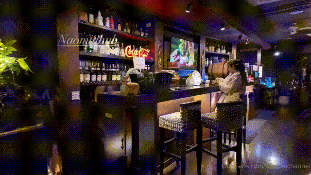 极品樱花妹 naomiii-穿着jk制服各种户外露出啪啪,酒吧约了个贵妇带到房间疯狂后入大淫臀