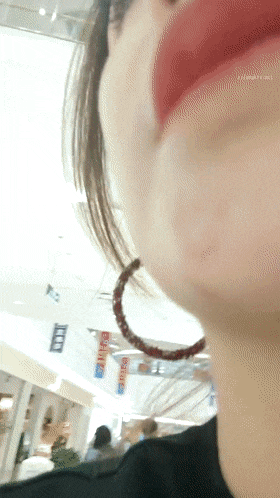 杭州美少妇，【少妇可同城可空降】，首次带跳蛋逛商场，玩得好刺激湿了一大片，回家赶紧无套内射