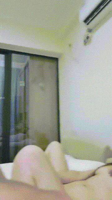 請叫我英雄】发骚少妇 逼里插道具自慰呻吟 口交大鸡巴舔蛋蛋，主动上位抽插爆草