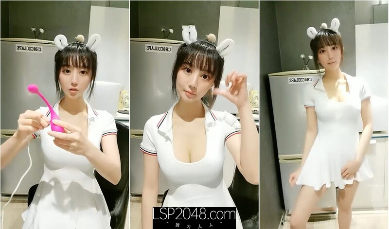 清纯邻家小姐姐,运动风小仙女,奶子圆润挺拔,换上兔女郎装饰诱惑加倍