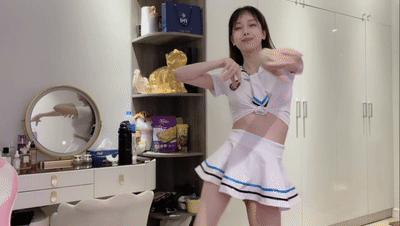 女神放飞自我~100%心动感觉，【anna102】多种道具自慰~一晚狂撸，俏丽江南小美女，让人秒