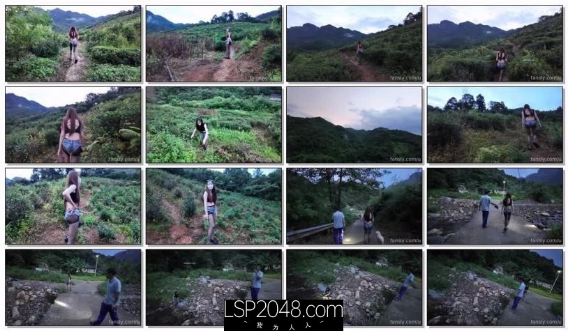 天花板露出狂人御姐【cikaimoon】无视路人，全裸下乡闲逛，露点给独居老人做饭