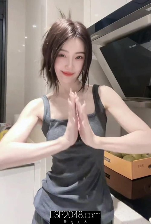 【某某门事件】北京性感龙套演员刘淑妤酒店陪睡导演 激情床战视频外泄，火辣长腿成导演炮架！