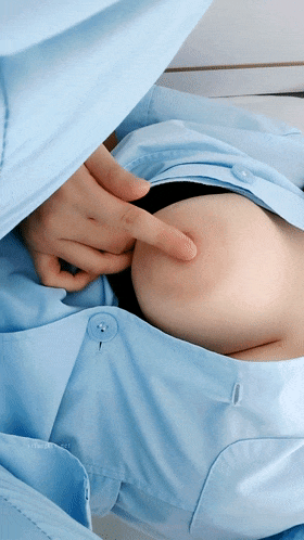真實醫院爆乳護士~【溫柔小護士】顔值驚豔~病房 公廁露出，降薪後再創業，不得不說這個奶子真的不錯