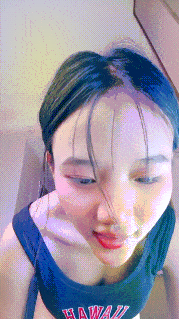 身材颜值都很不错的极品小妹全程露脸大秀直播，跳蛋塞逼里抽插搅拌淫水多多浪叫不止，淫声荡语不断精彩刺激