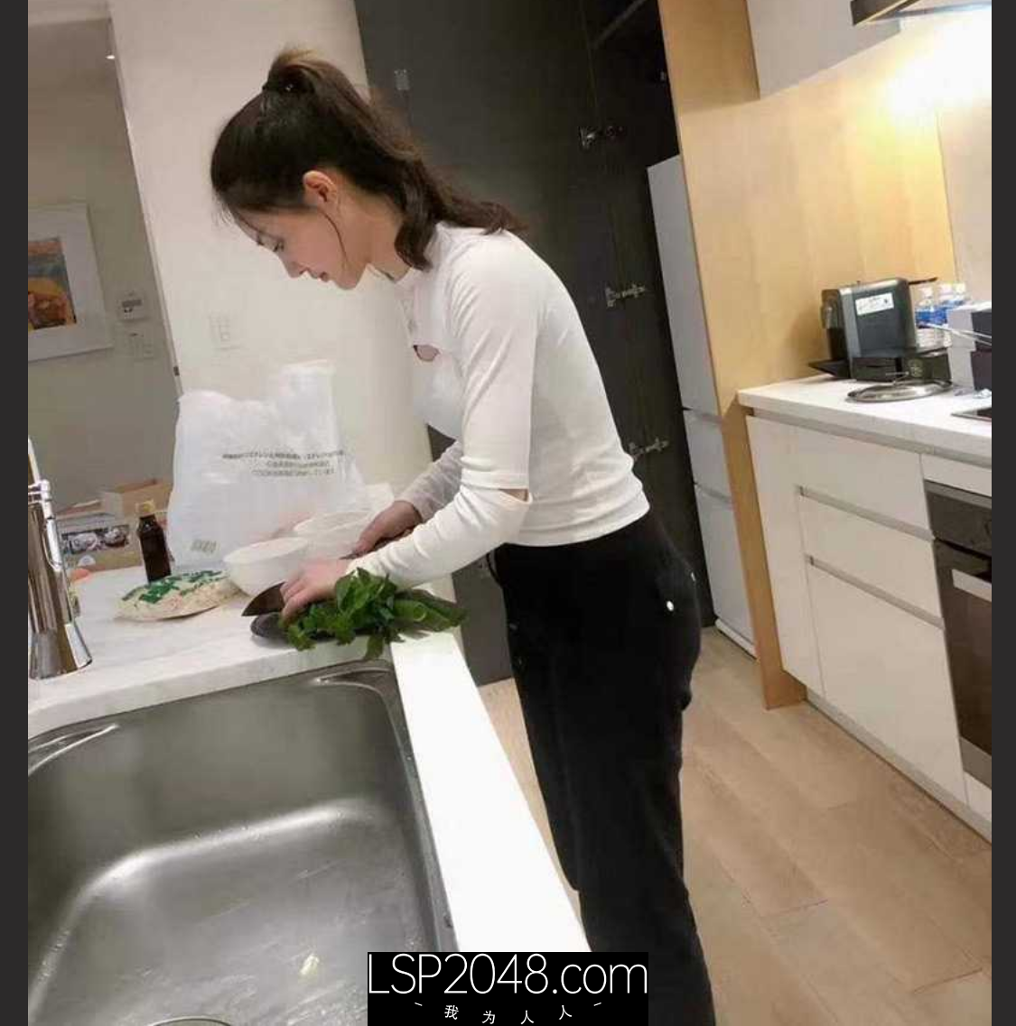✅川航极品空姐周娅菲 刚下飞机就迫不及待的想挨屌 酒店开好房被金主后入爆操 淫水止不住的往外喷!✅