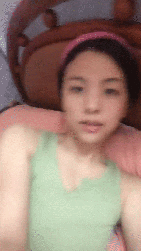 新人！正宗邻家女神！超级漂亮~【小白甜甜】，道具自慰！爽，纯天然素颜，无添加的美，闺房里淫荡的