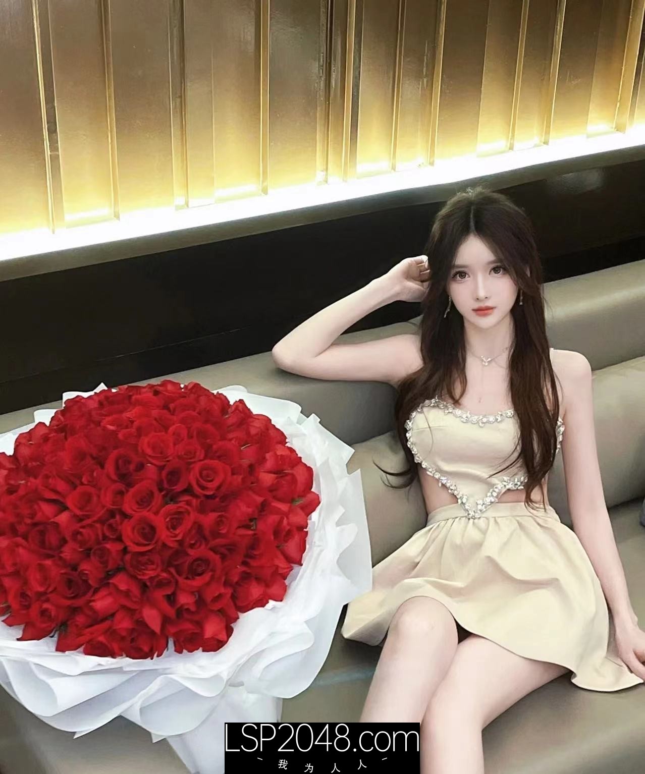 性感尤物✅反差白富美伴娘御姐 疯狂输出美臀，极品颜值小骚货越看越带劲，看起来挺文静床上骚出水，一插进来秒变小荡妇