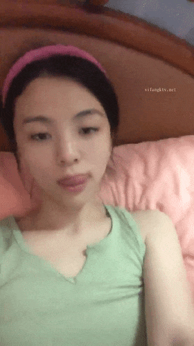 新人！正宗邻家女神！超级漂亮~【小白甜甜】，道具自慰！爽，纯天然素颜，无添加的美，闺房里淫荡的