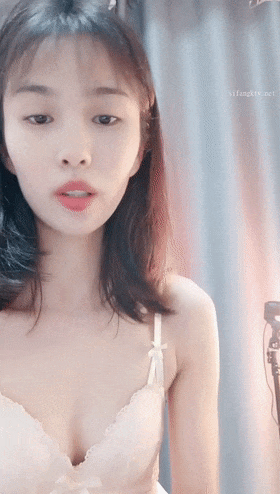 完美女神！【一隻嘭嘭】完美身材，亭亭玉立。流口水，看着很清純，這陰毛長得太狂野了