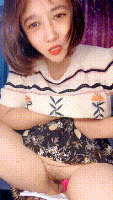 有味道的良家小少妇全程露脸直播赚外快跟狼友撩骚互动揉奶玩逼跳蛋塞逼里自慰呻吟玩弄骚奶子精彩刺激